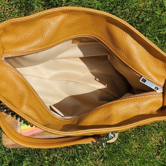 ♻️DONATED ♻️ Ron White  Quilted Hand Bag (with Crossbody option) - Picture 9 of 15